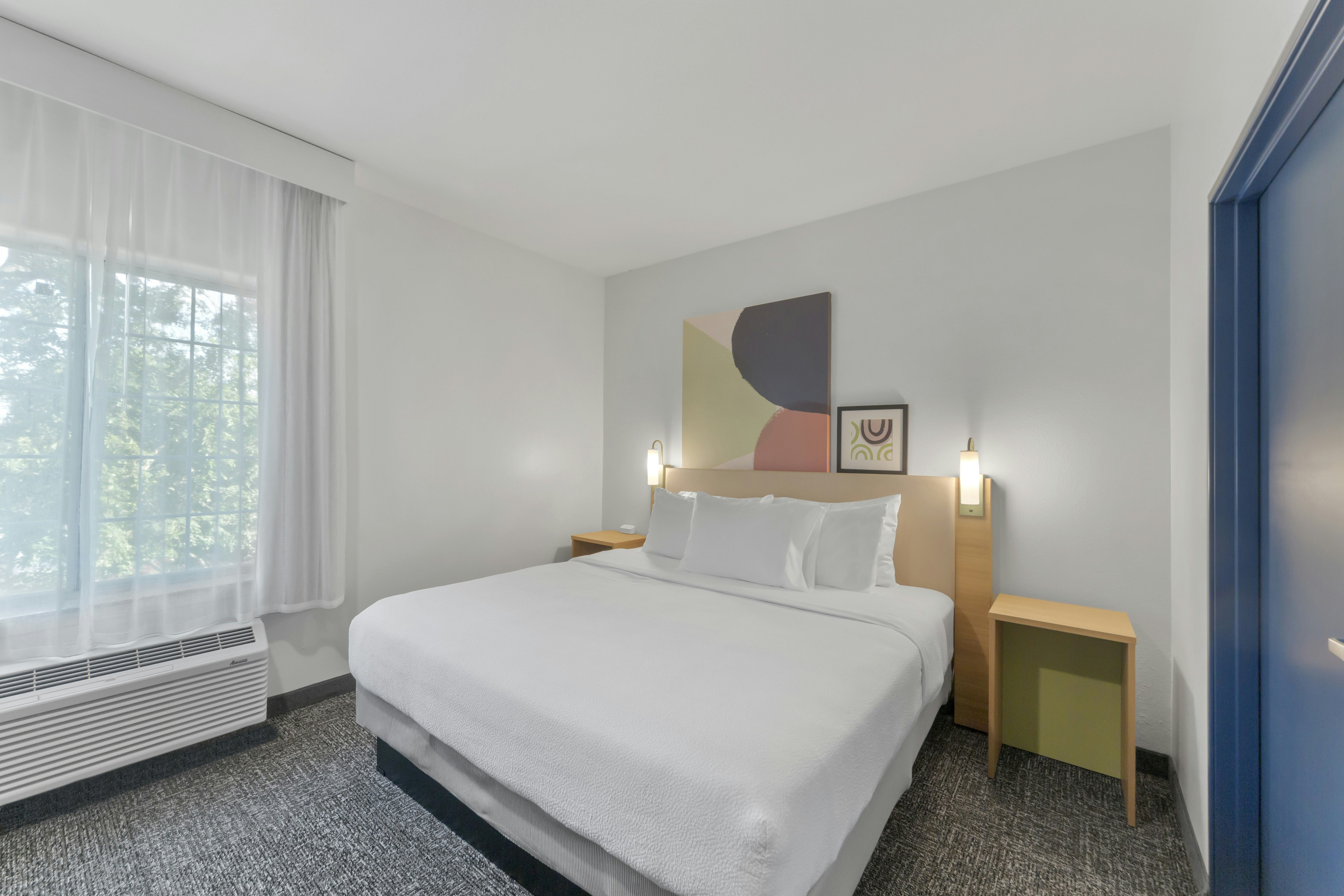 SUITE, KING BED