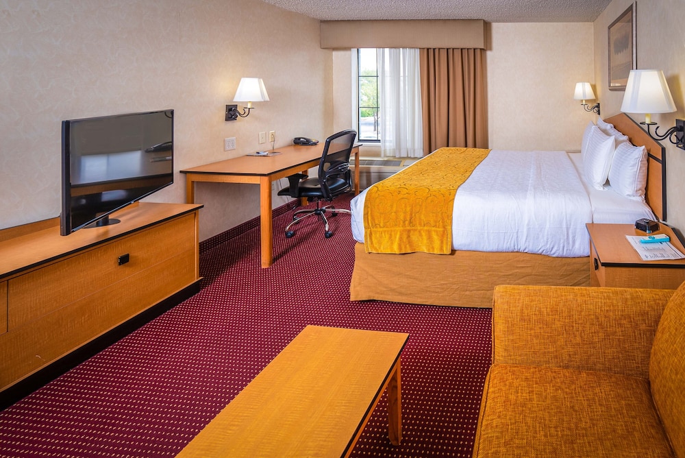 Suite, King Bed, Americinn By Wyndham Denver Airport 4/7