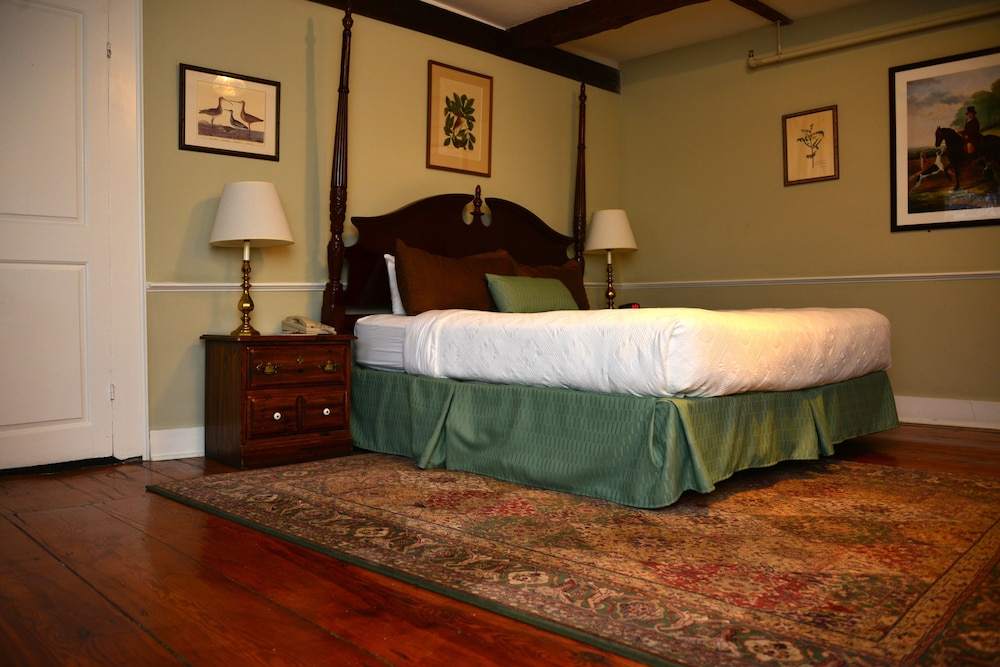 Concord S Colonial Inn 13/30