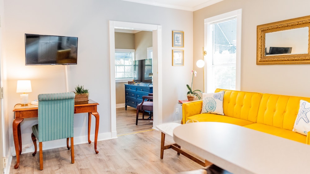 Meranova Guest Inn 25/50