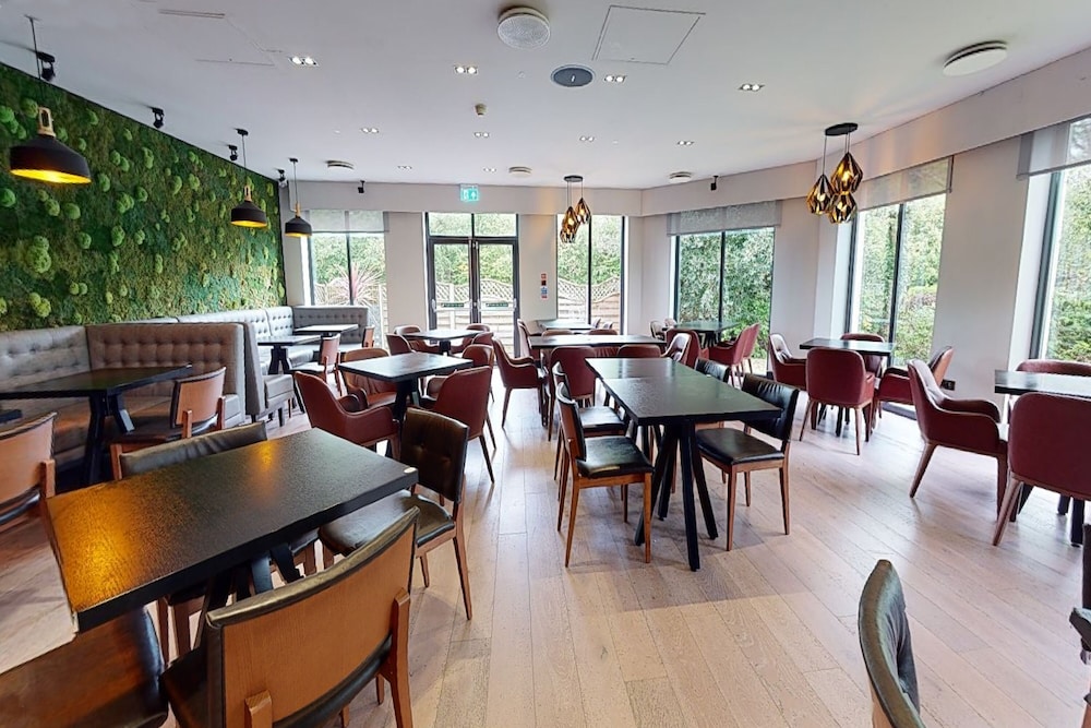 Village Hotel St Davids Nr Chester 25/35