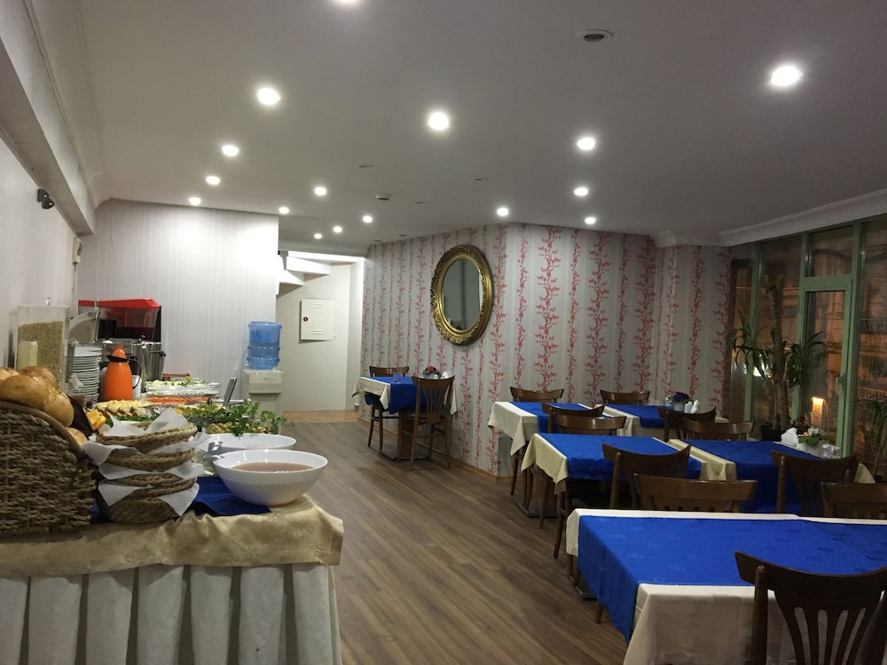THE LUXX BOUTIQUE HOTEL 47/53