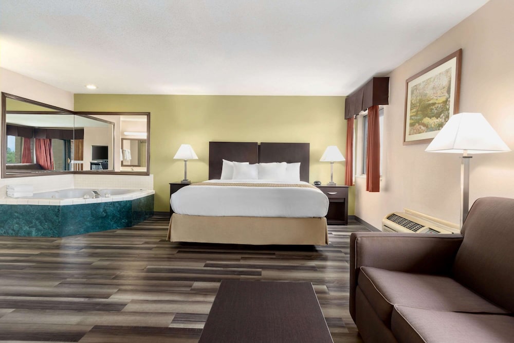 Baymont By Wyndham Monroe, MI 15/36