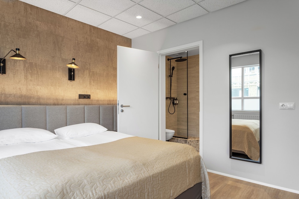 DELUXE, DOUBLE BED, PRIVATE BATHROOM