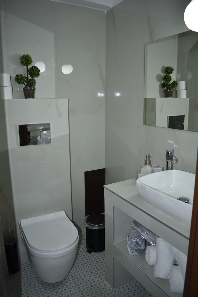 Kripis Studios Thessaloniki 47/50