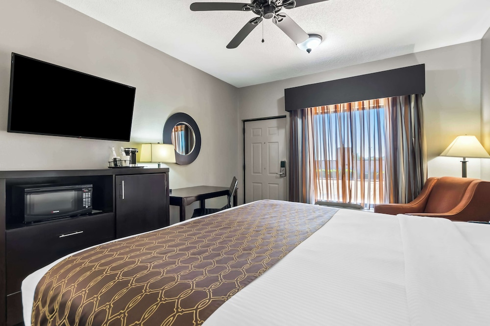 غرفة قياسية بسرير كينج لذوي الإعاقة، Best Western Inn Monroeville AL 2/5