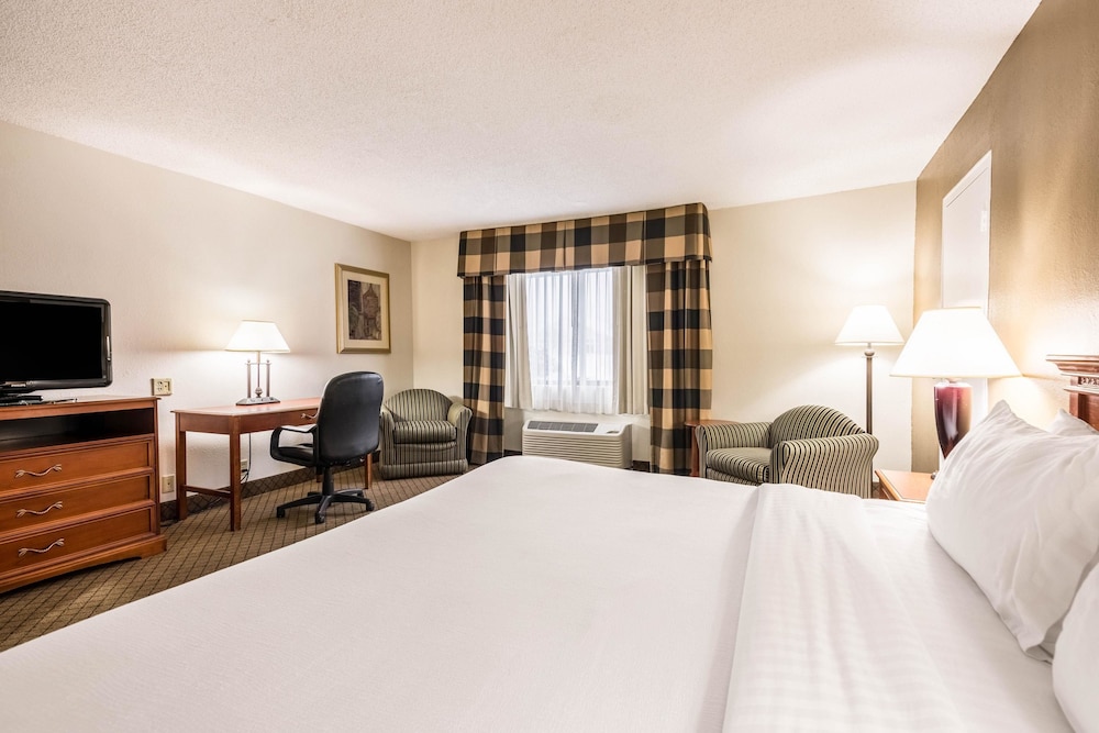 The Lux Hotel & Conference Center, Ascend Hotel Collection 10/39