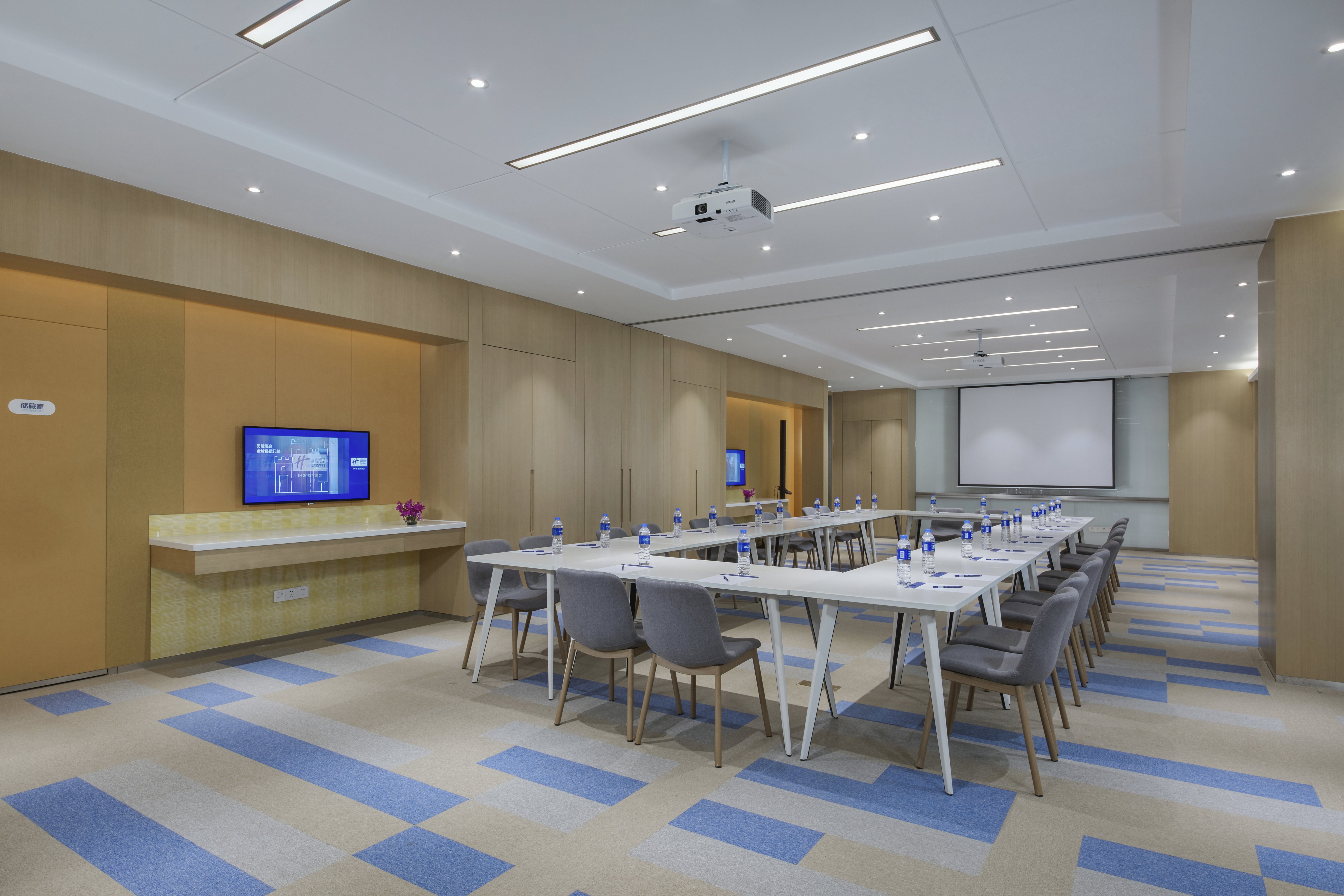 HOLIDAY INN EXPRESS ZHENGZHOU LONGZI LAKE 20/22