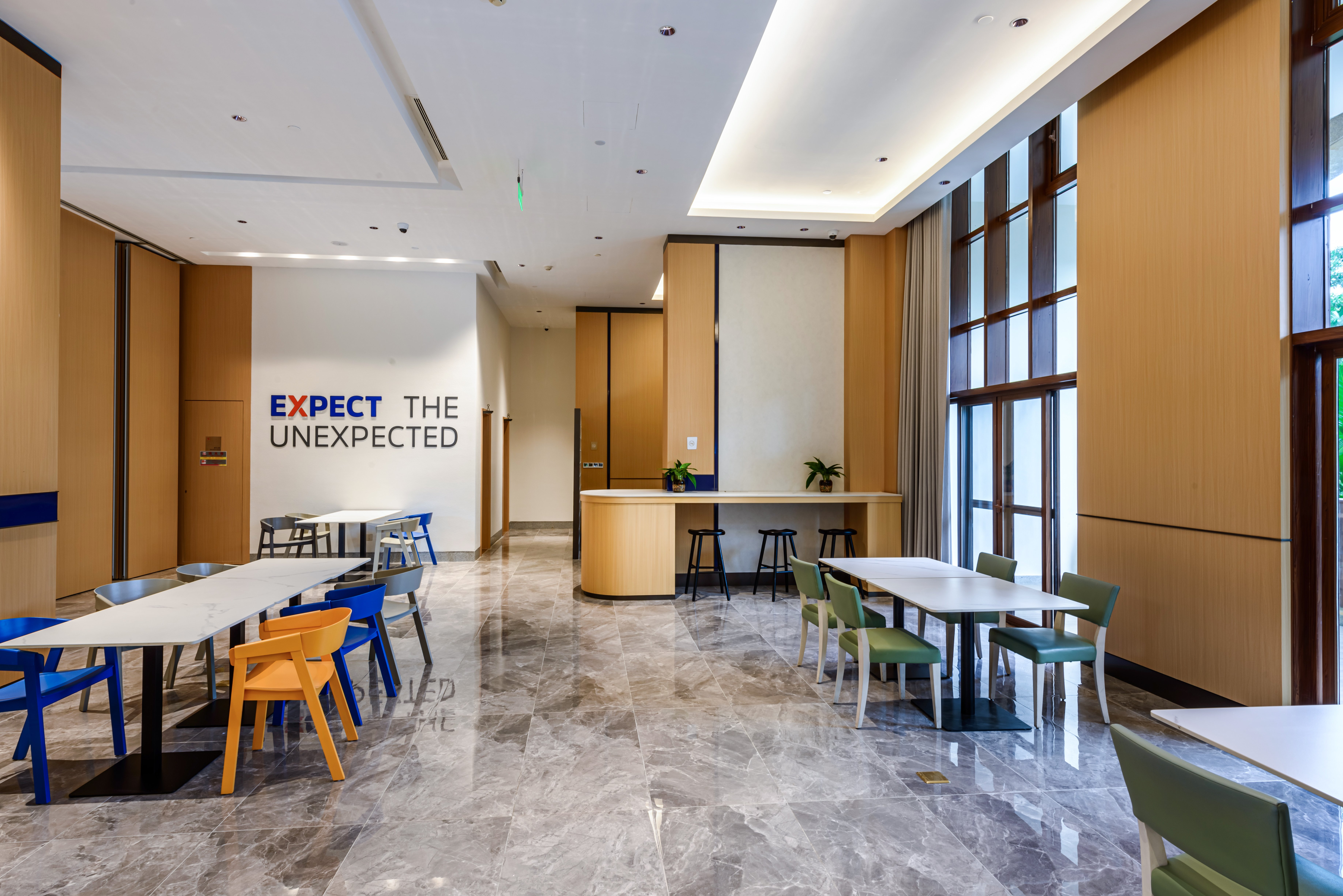 HOLIDAY INN EXPRESS HAIKOU WEST COAST 27/50