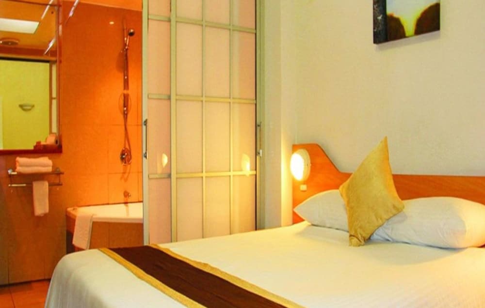 Hillcrest, Standard, Double Bed