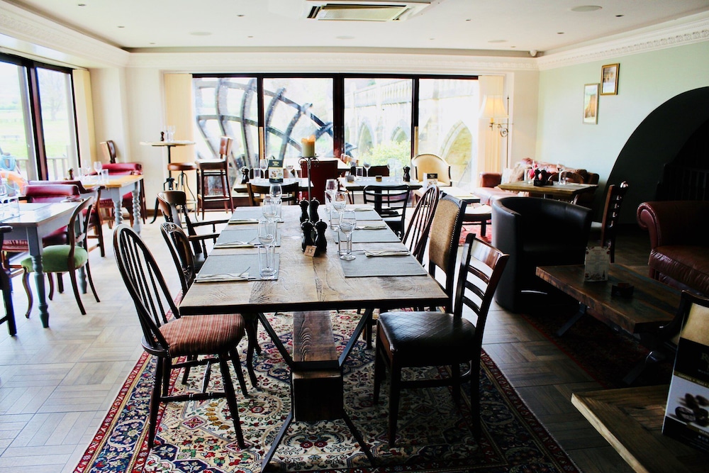 The Old Mill Hotel &amp; Lodge 61/67