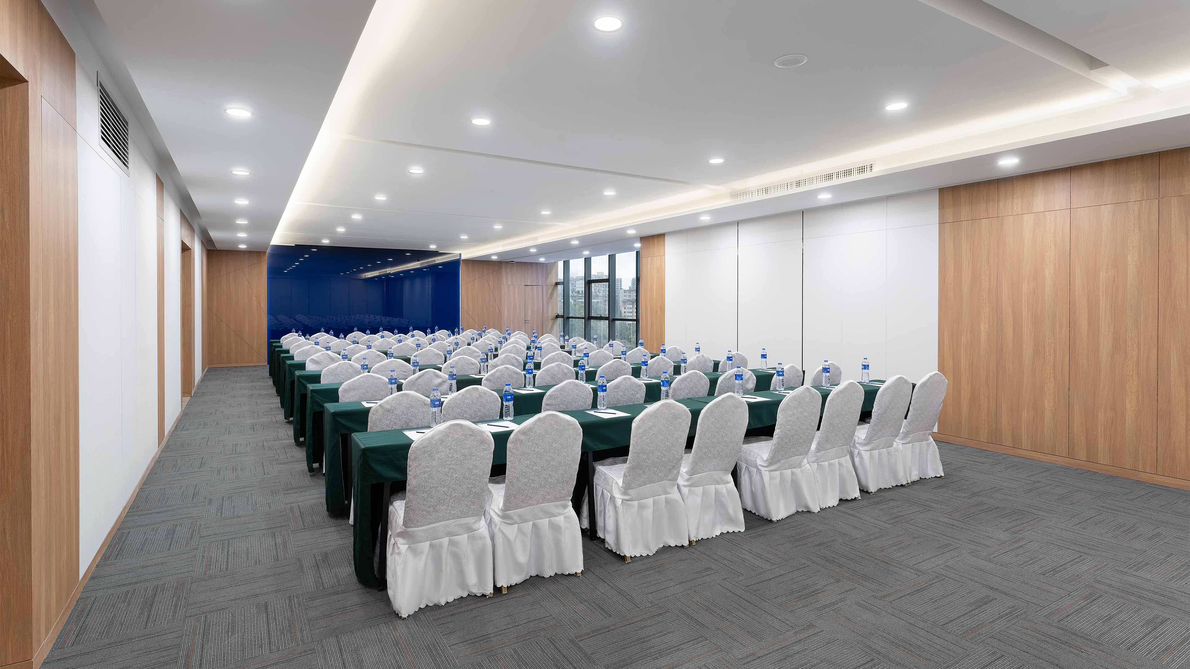 Holiday Inn Express KUNMING PANLONG 37/50