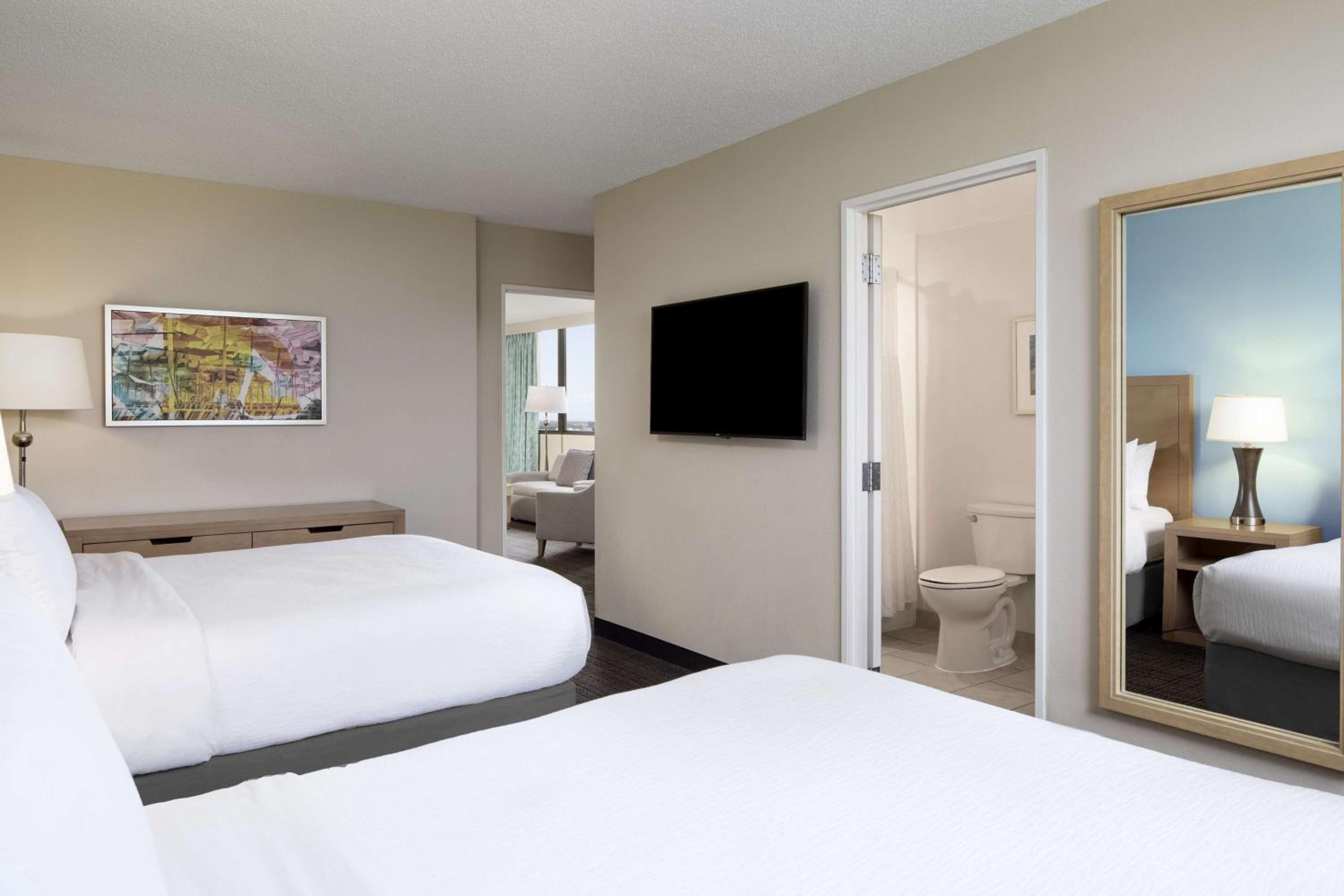 2 Bedrooms, Suite, King Bed