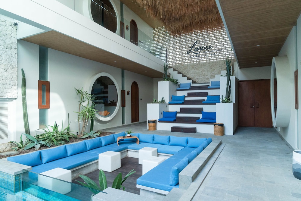LAROSE VILLA 26/47