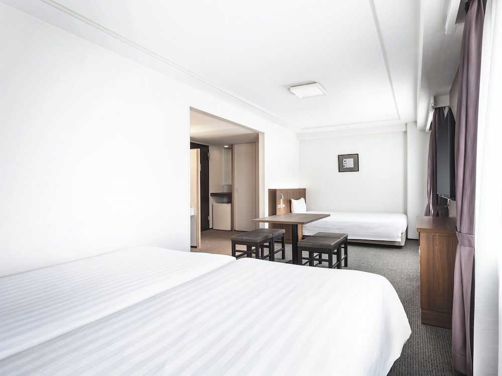 ROOM, TRIPLE