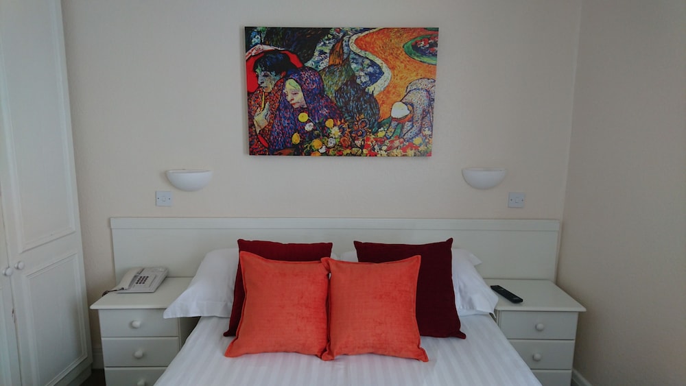 Sarum Hotel 49/69