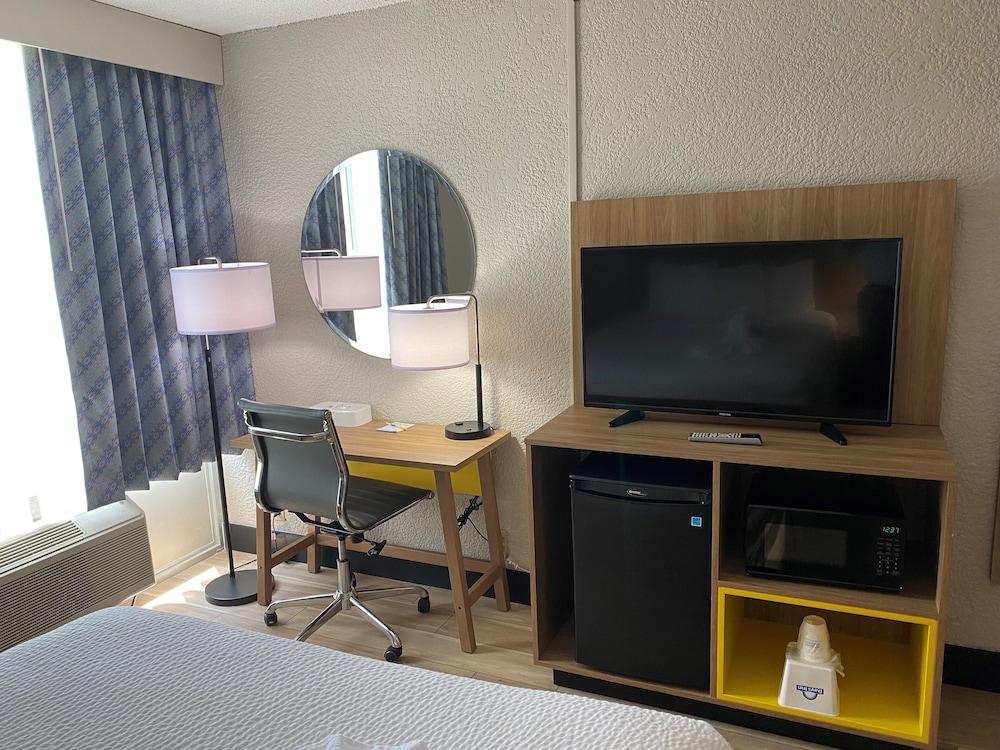 Days Inn by Wyndham Fort Pierce Midtown 44/55