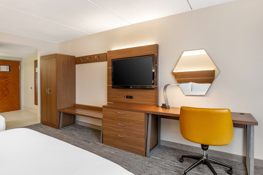 Holiday Inn Express Petersburg 63/70