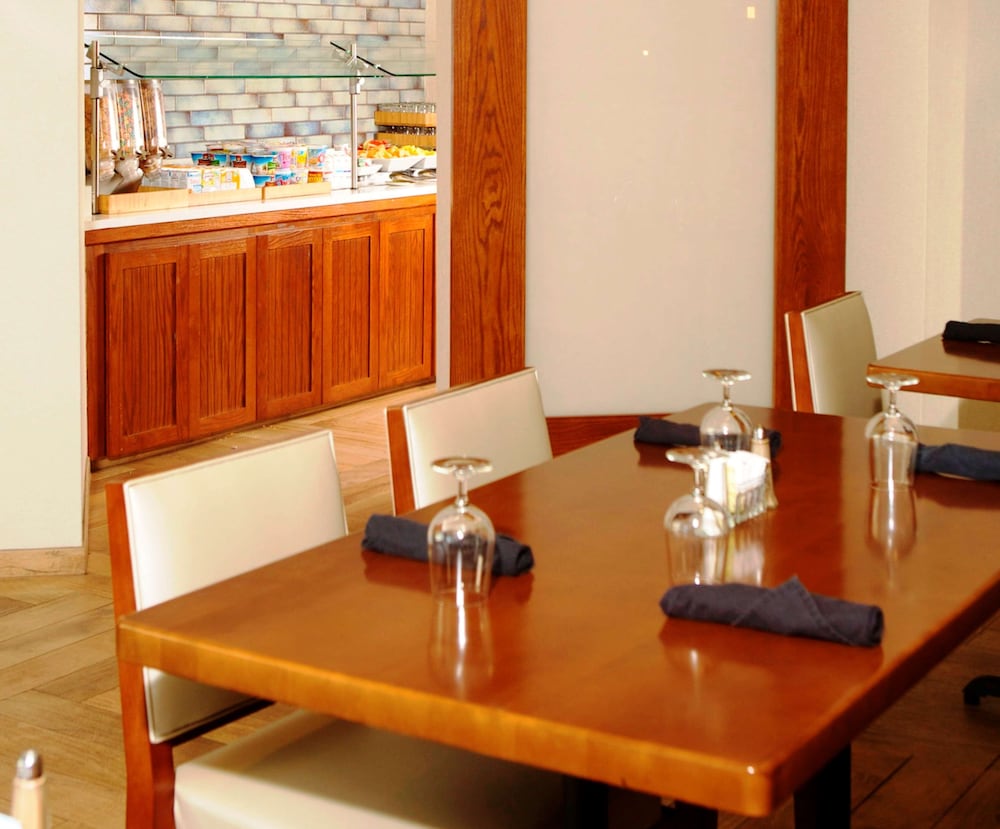 DoubleTree Suites by Hilton Raleigh - Durham 42/82