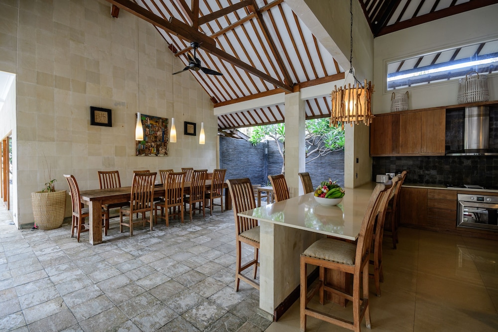 Kelapa Luxury Villas 66/80