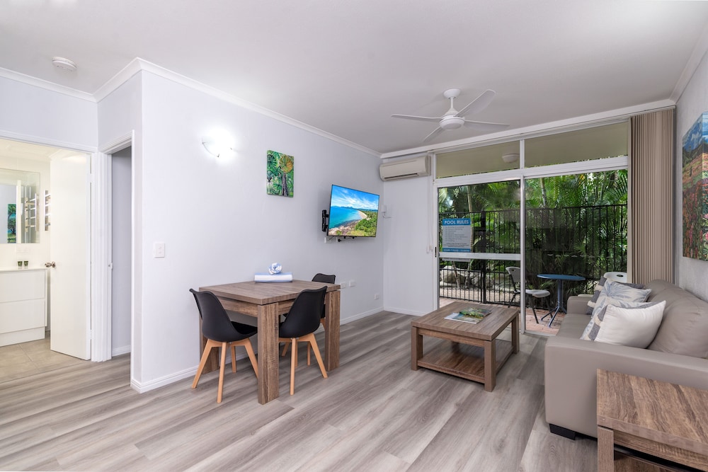 Coral Apartments 19/34