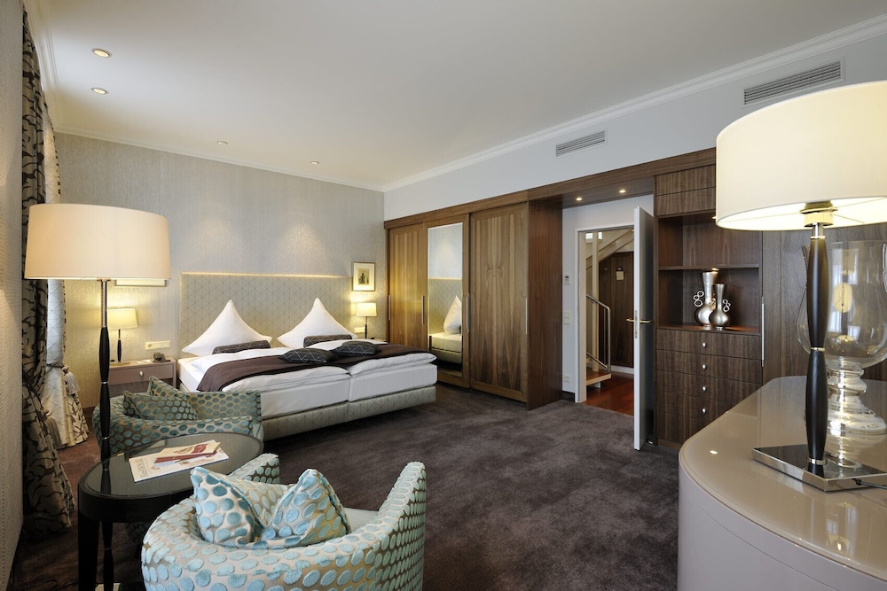 SIGNATURE, SUITE, KING BED