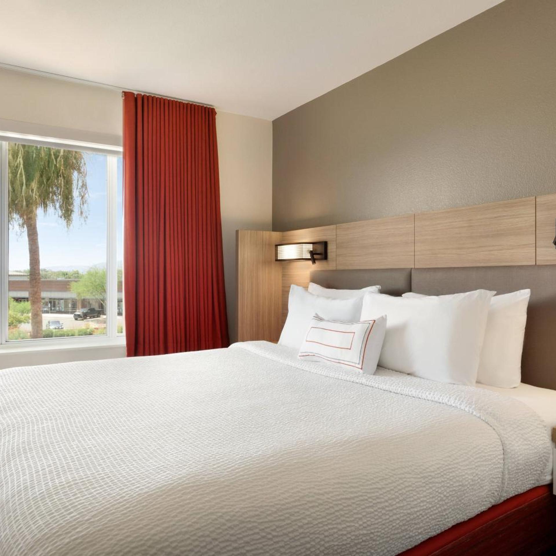Suite, King Bed, Sofa