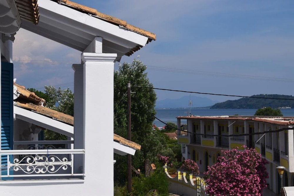 Kalimera Studios And Apartments photo1
