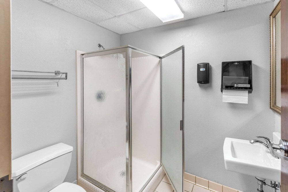 Clarion Inn & Suites Indianapolis Northwest 52/55