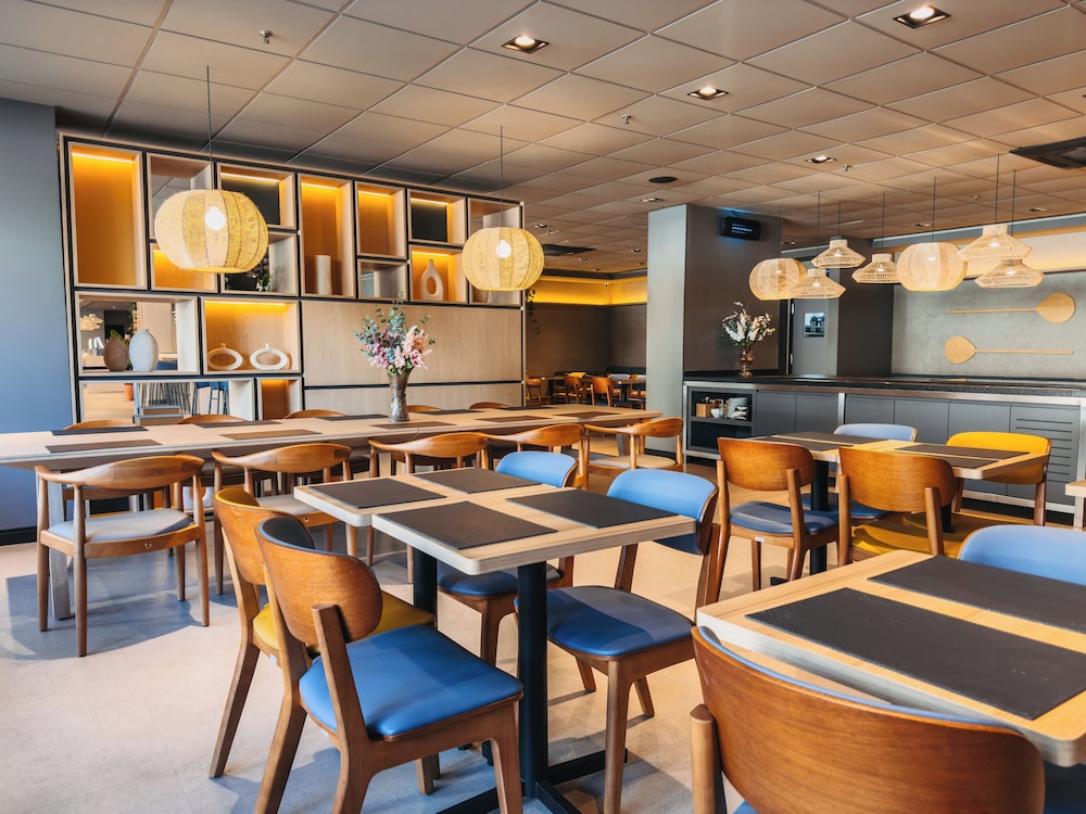 restaurant cafeteria