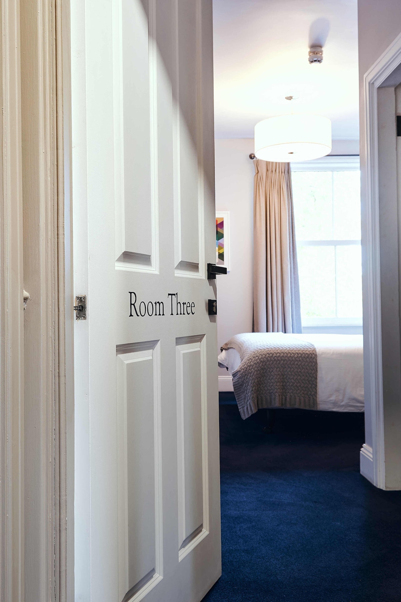 Petite, Queen Bed