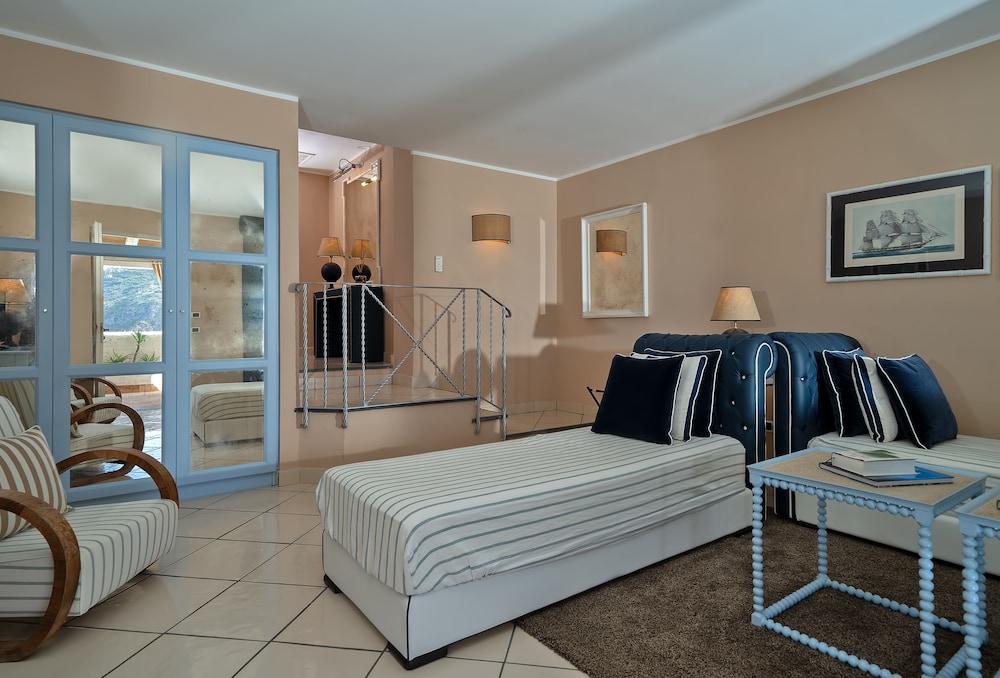 Therasia Resort Sea And Spa 81/100