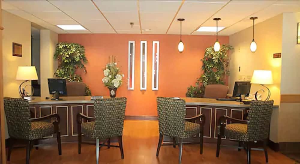 AmericInn by Wyndham Sheboygan 22/27