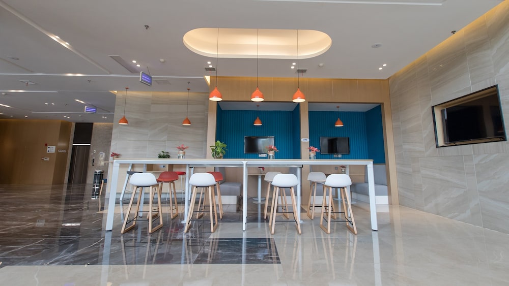 Holiday Inn Express Shangqiu Ancient Town 50/64