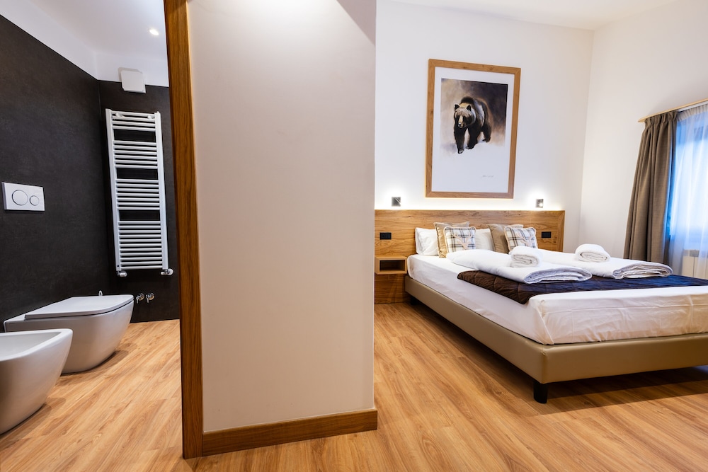 2 Bedrooms, Tower, Junior