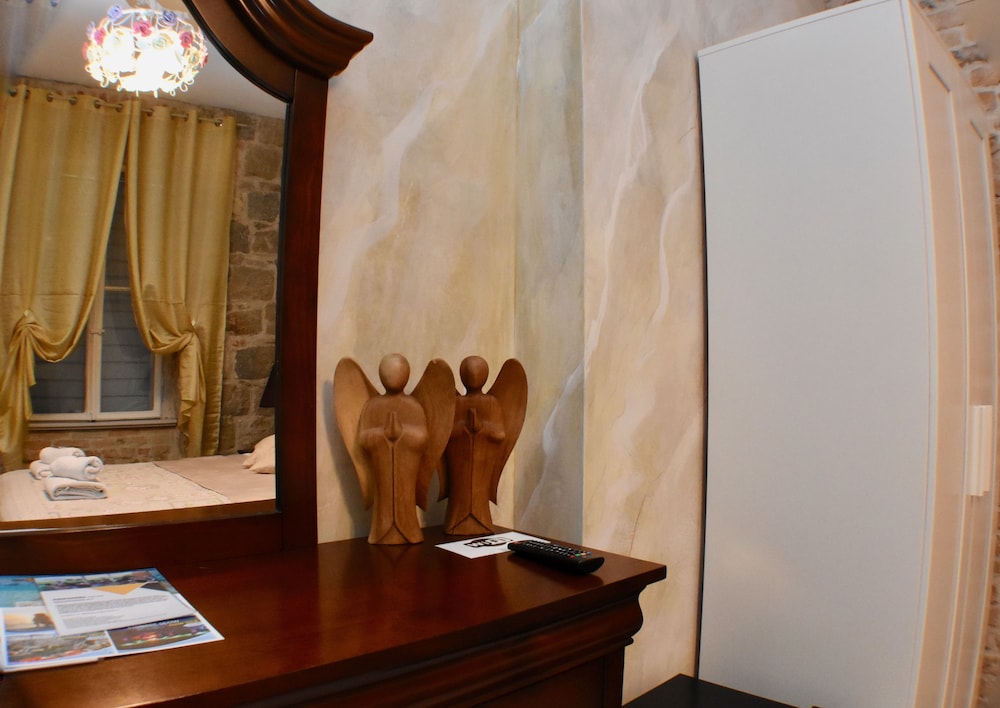PIETRA ROSSA Luxury Rooms 63/66