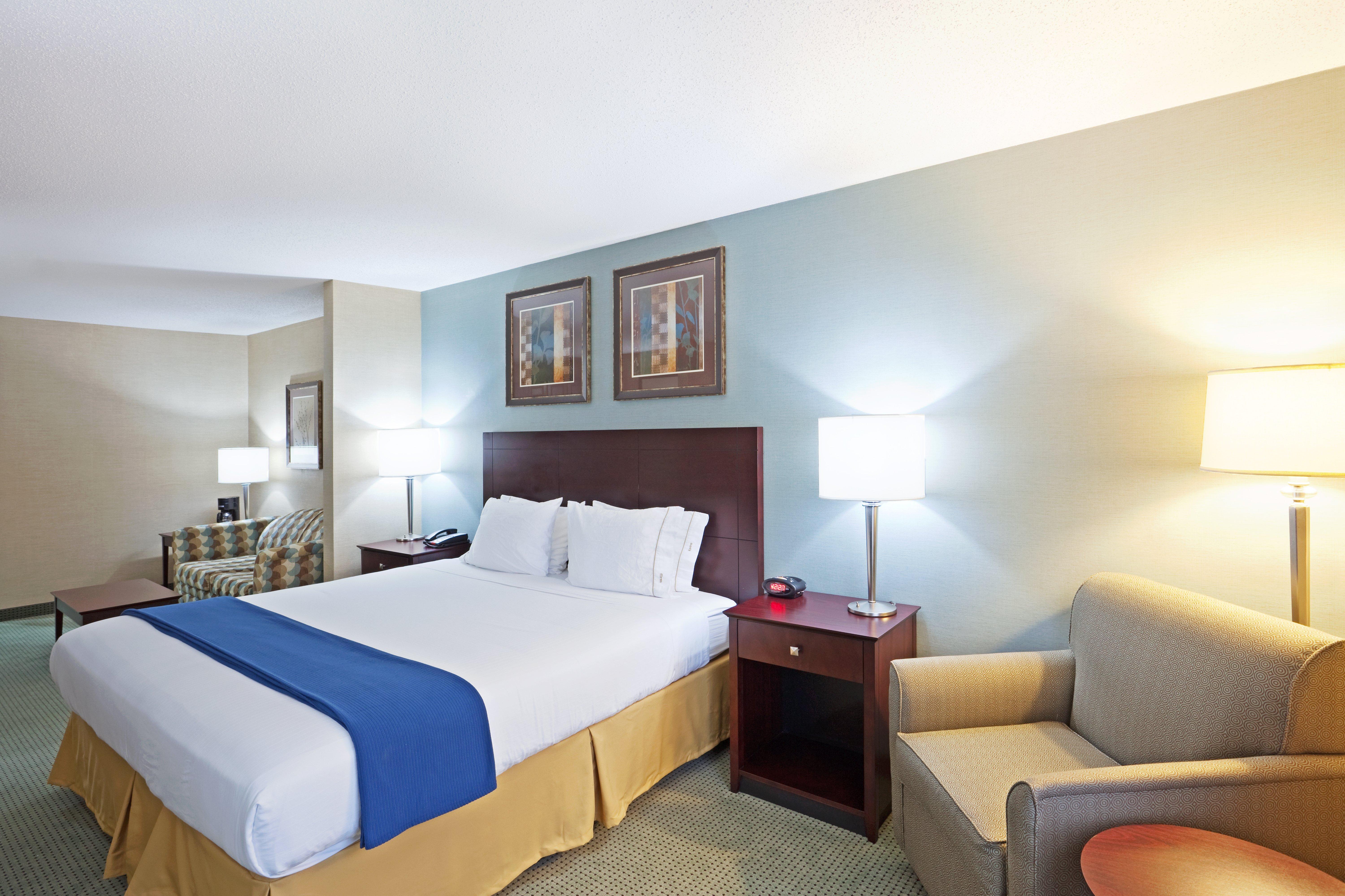 غرفة بسرير كينج لذوي الإعاقة، Holiday Inn Express Hotel Suites Meriden 2/4