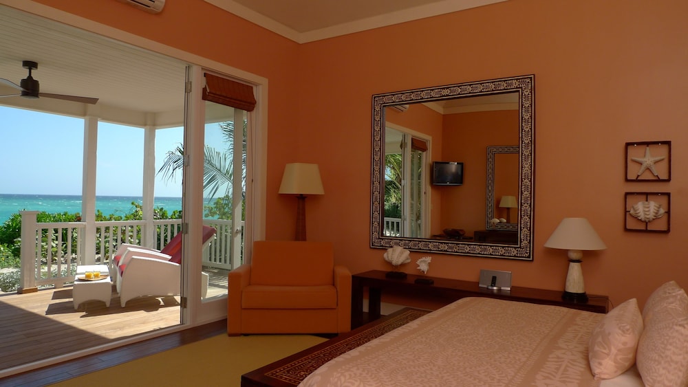 CORAL SANDS HOTEL 56/77