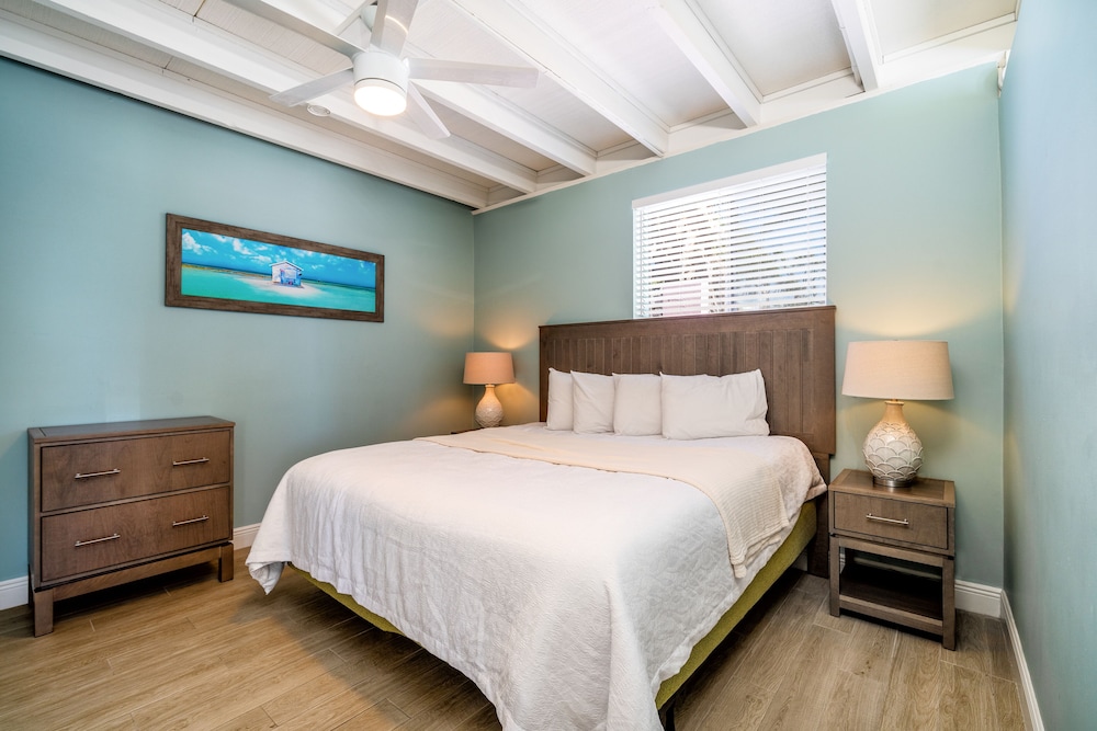 Signature, Suite, King Bed, Ocean Front, Sofa