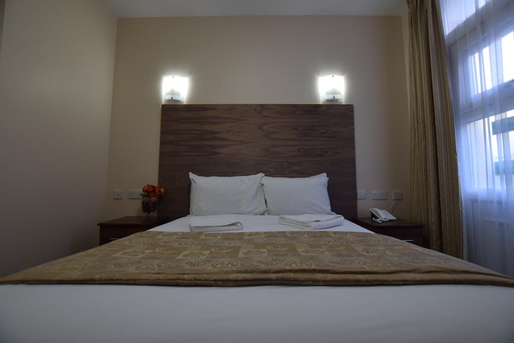 Lucky 8 Hotel 14/64