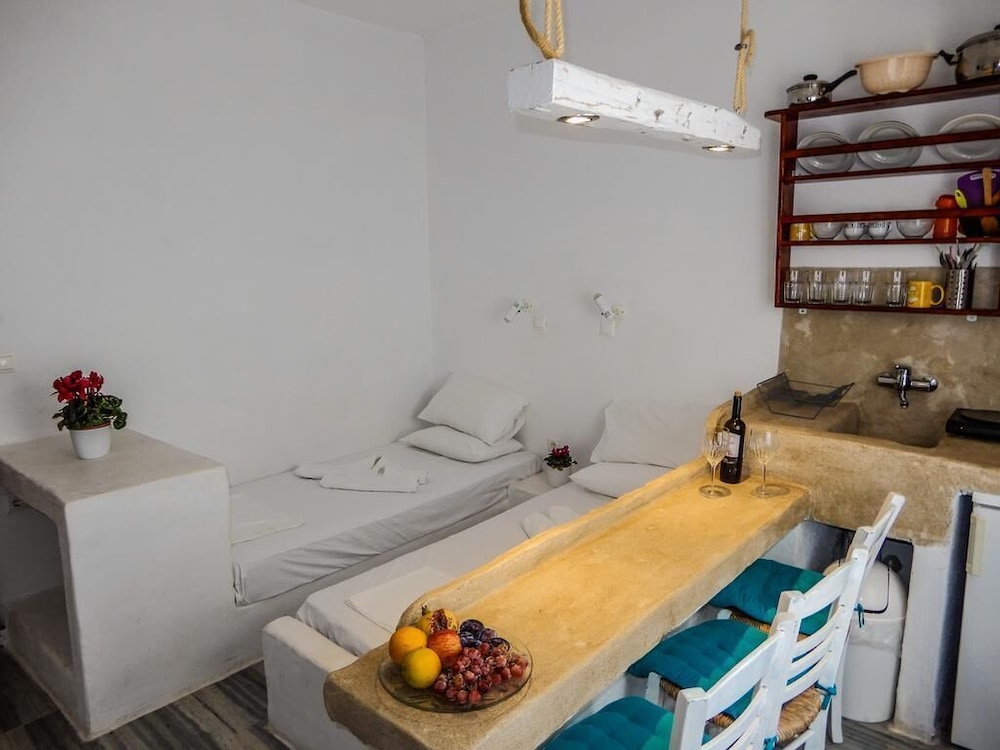 Ioanna Rooms 18/50