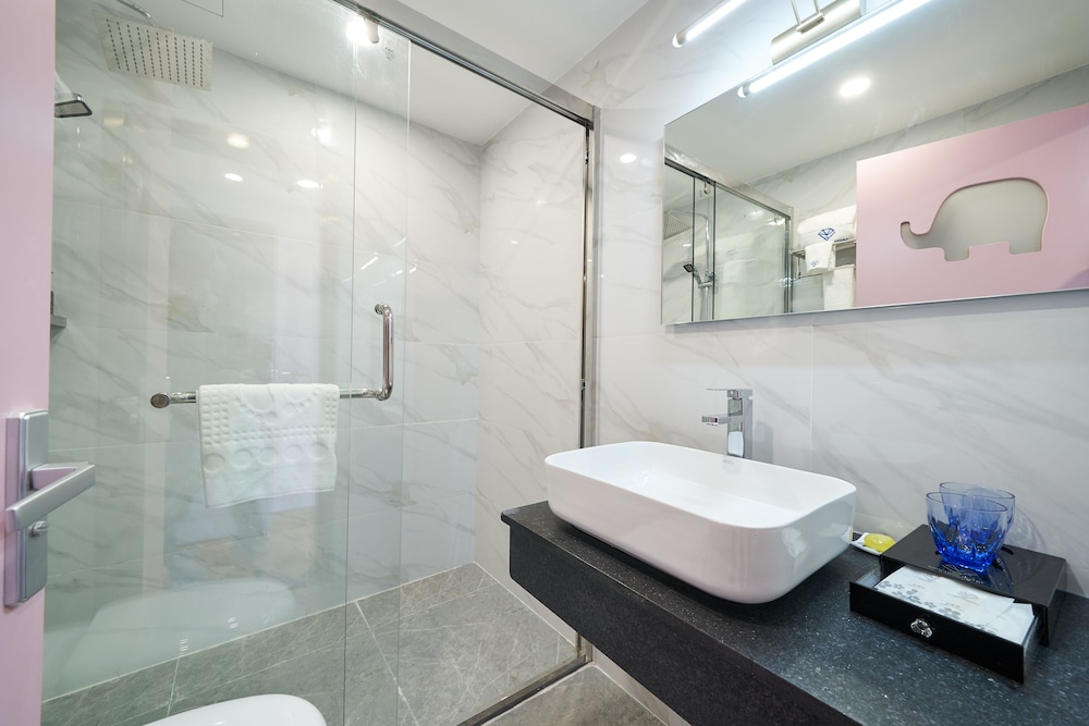 Sapphire Hotel Silom Bangkok 46/48