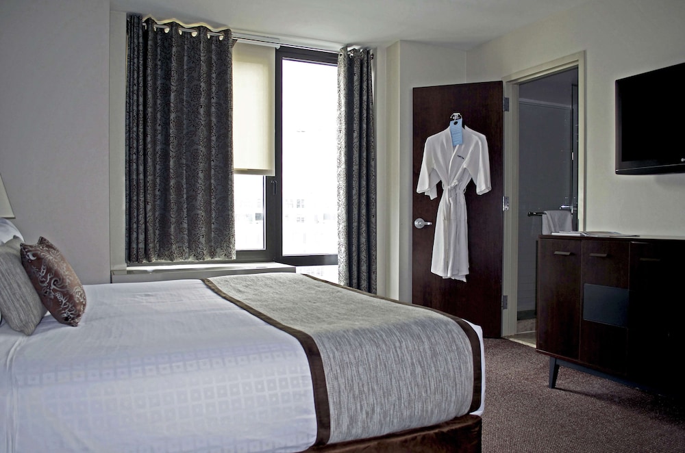 Distrikt Hotel New York City Tapestry Collection by Hilton 10/31