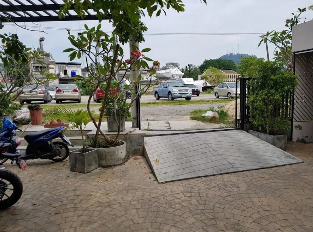 The Little Nest Hotel 39/49