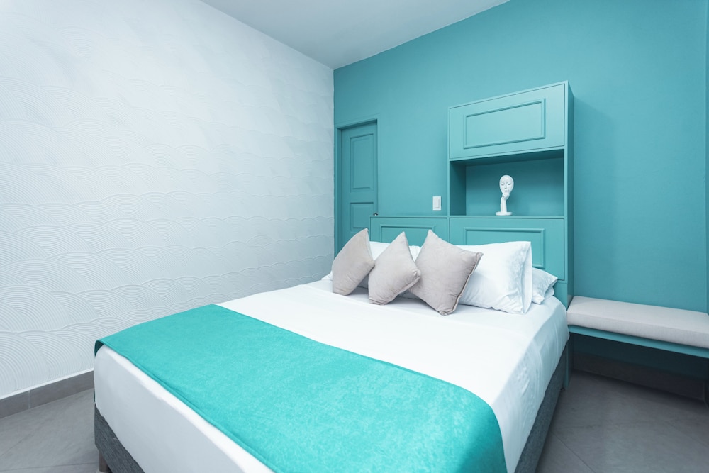Hotel Chromatic 18/50