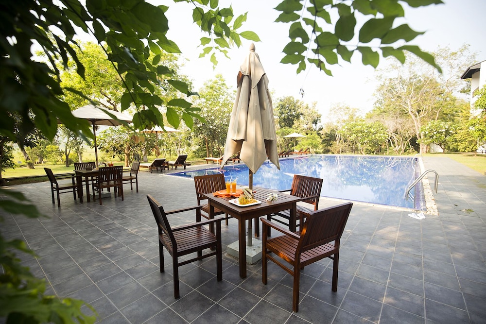 Grand Tamarind Lake Hotel 43/57