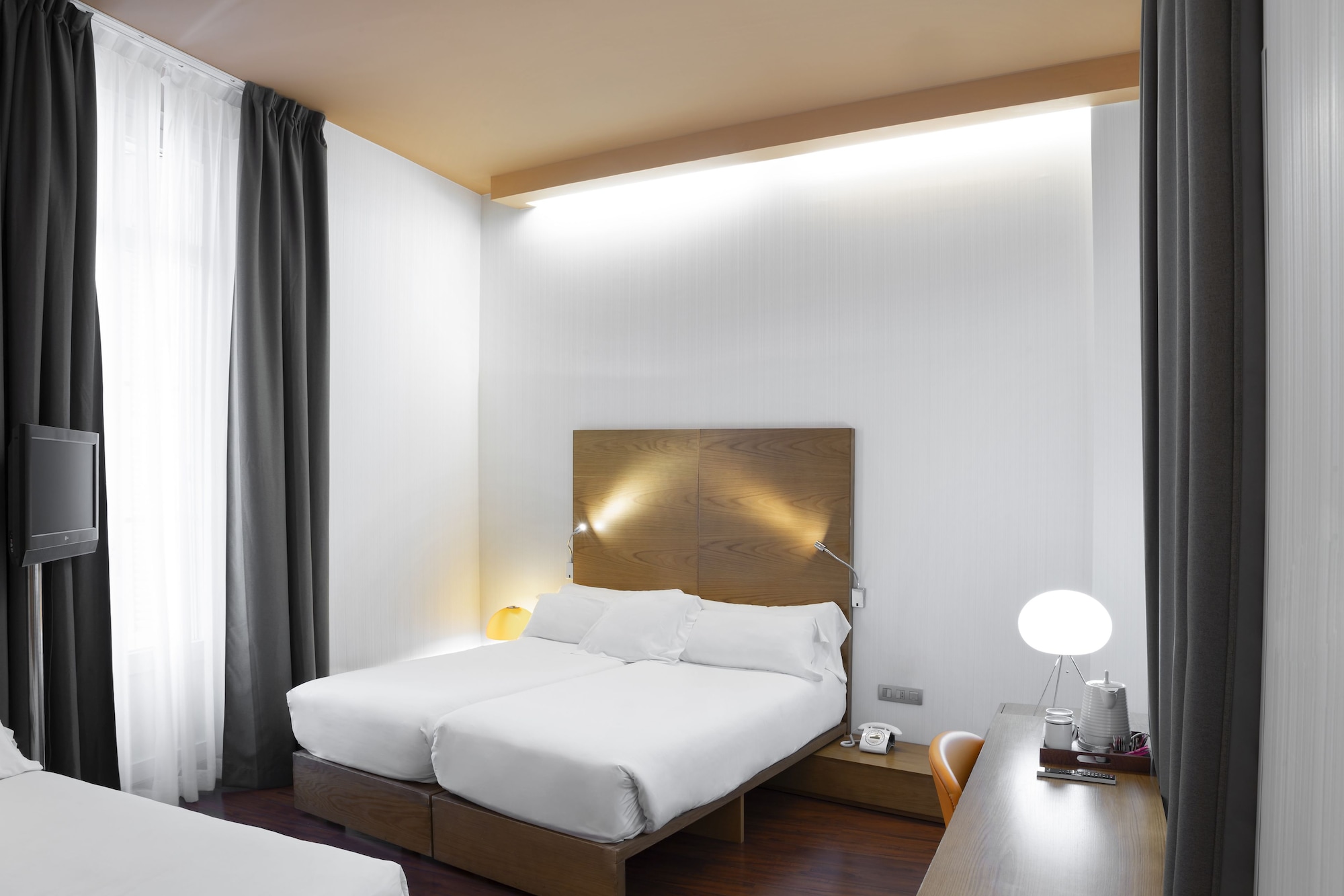 ROOM, TRIPLE