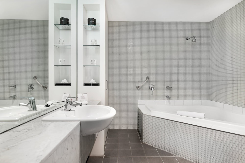 Melbourne CBD Central Apartment Hotel 18/37