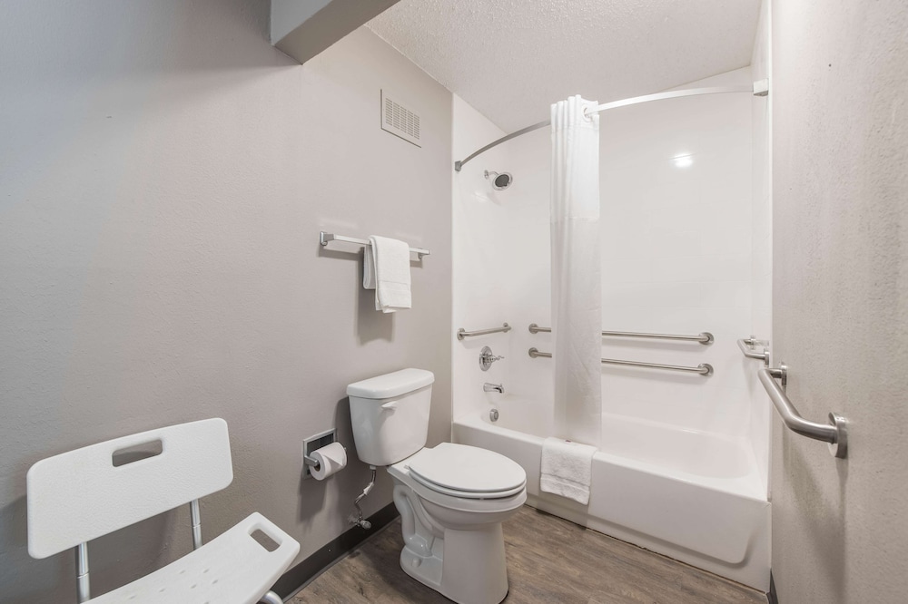 Motel6 Kilgore, TX 24/42