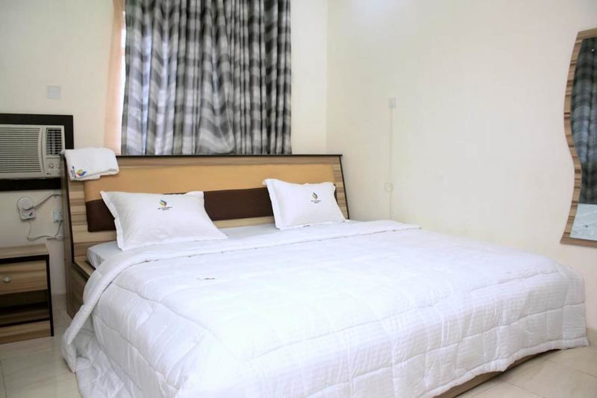 ROOM, SINGLE